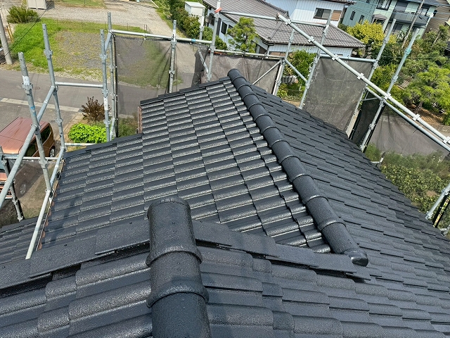 かすみがうら市で行ったケラバ瓦補修と屋根塗装の完了画像